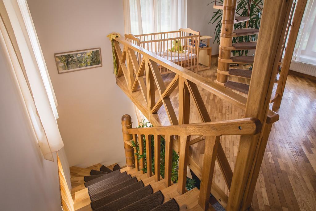 Hotel Viesu Maja Janis à Madona Extérieur photo