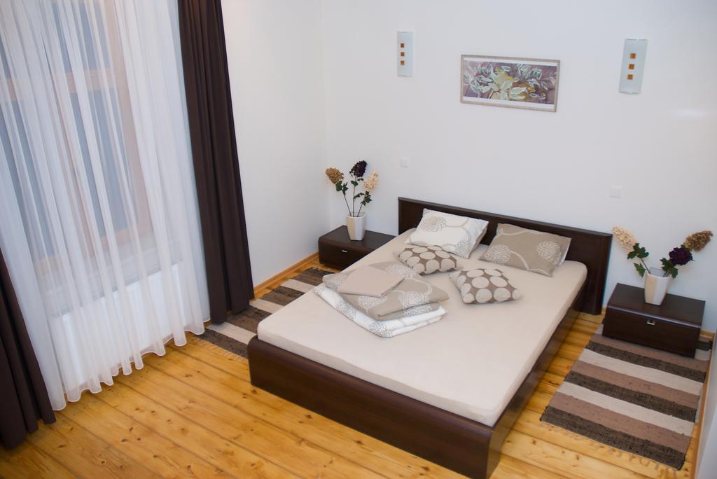 Hotel Viesu Maja Janis à Madona Extérieur photo