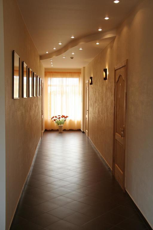 Hotel Viesu Maja Janis à Madona Extérieur photo