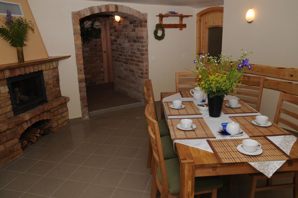 Hotel Viesu Maja Janis à Madona Extérieur photo