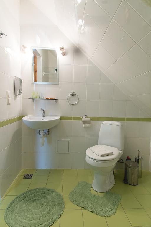 Hotel Viesu Maja Janis à Madona Chambre photo