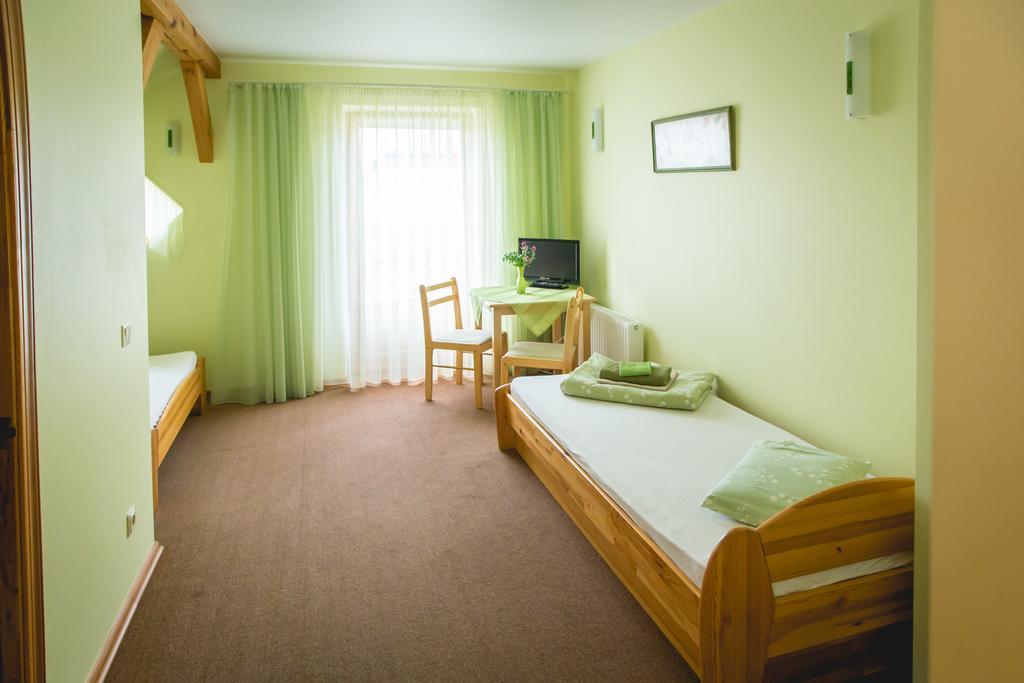 Hotel Viesu Maja Janis à Madona Chambre photo