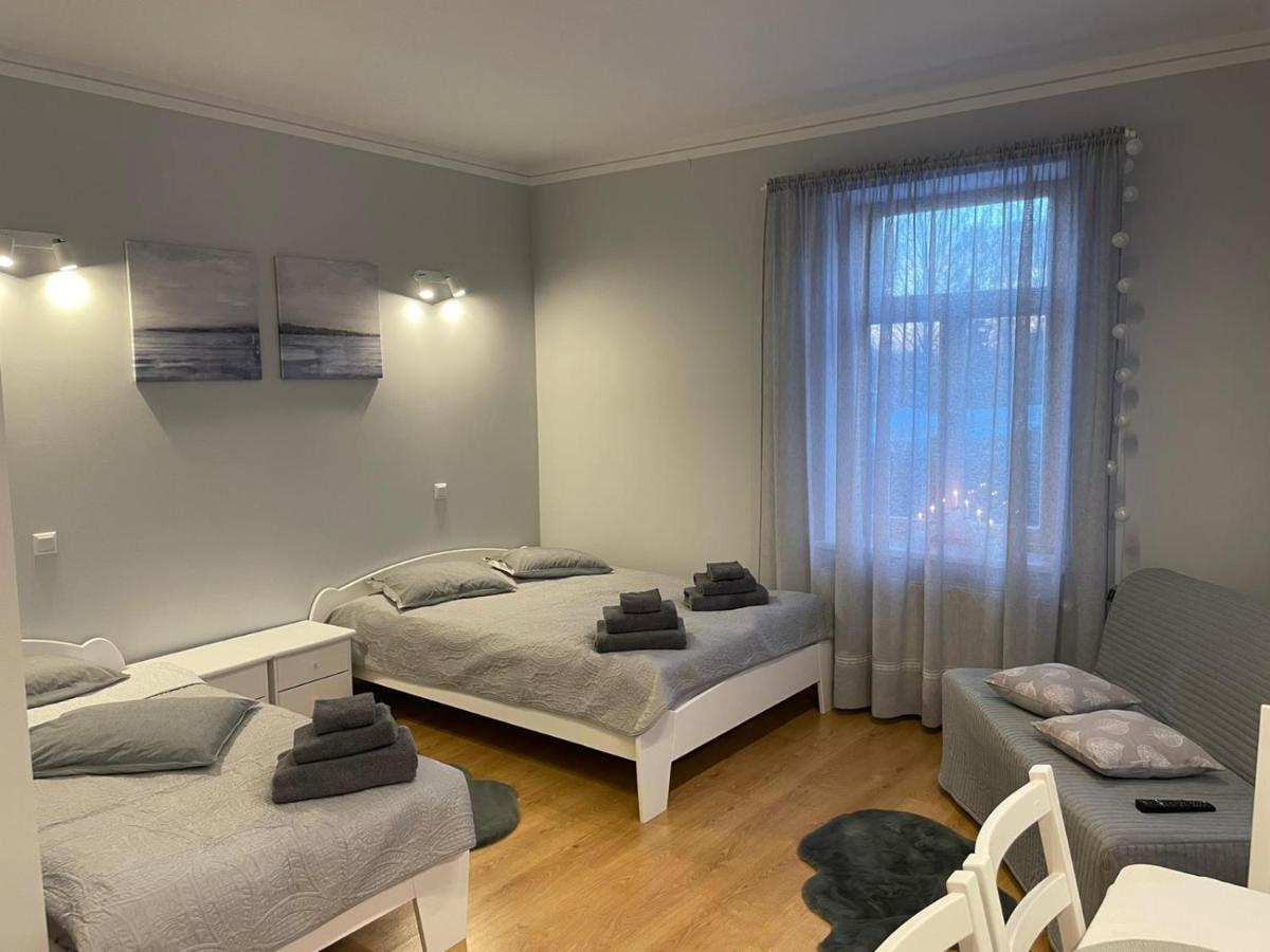 Hotel Viesu Maja Janis à Madona Extérieur photo