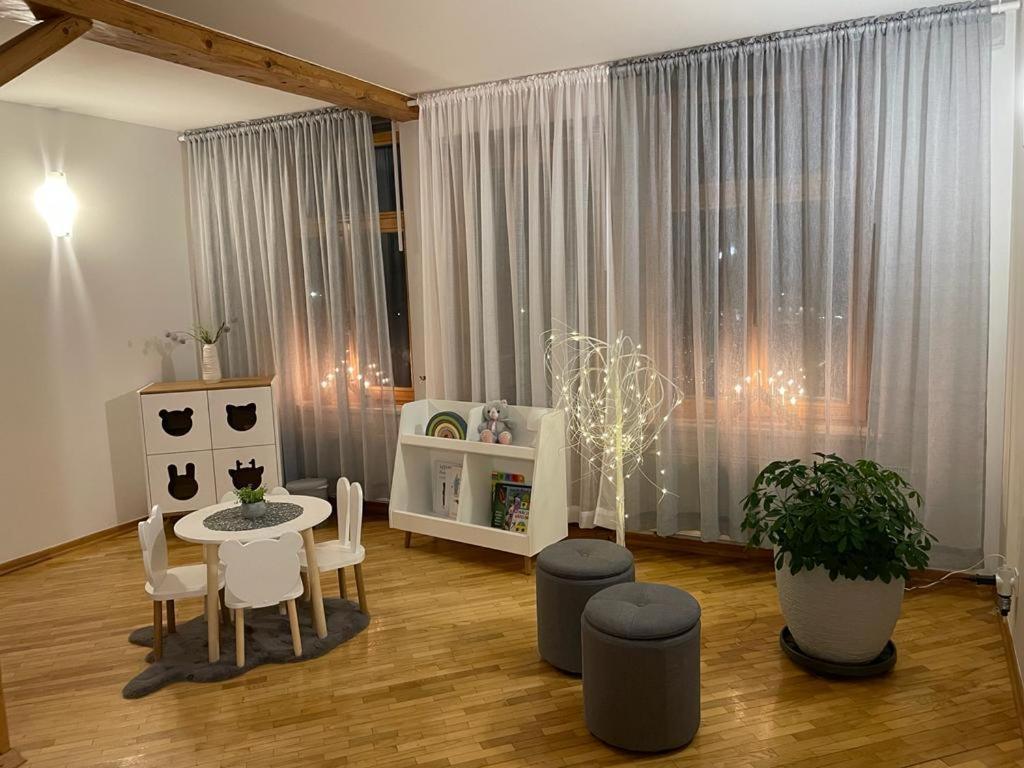 Hotel Viesu Maja Janis à Madona Extérieur photo
