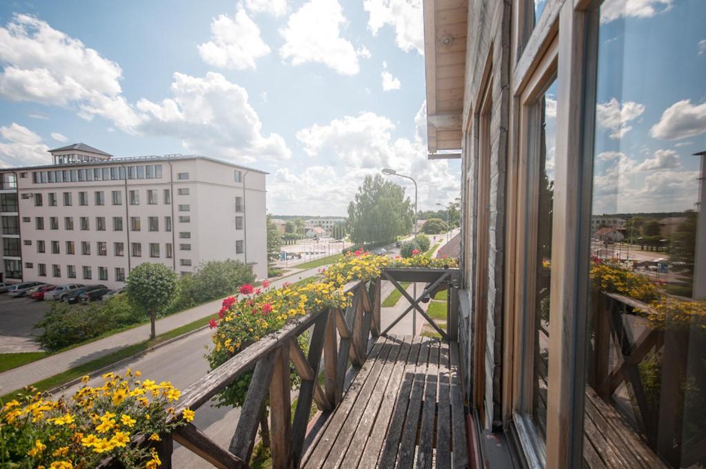 Hotel Viesu Maja Janis à Madona Extérieur photo